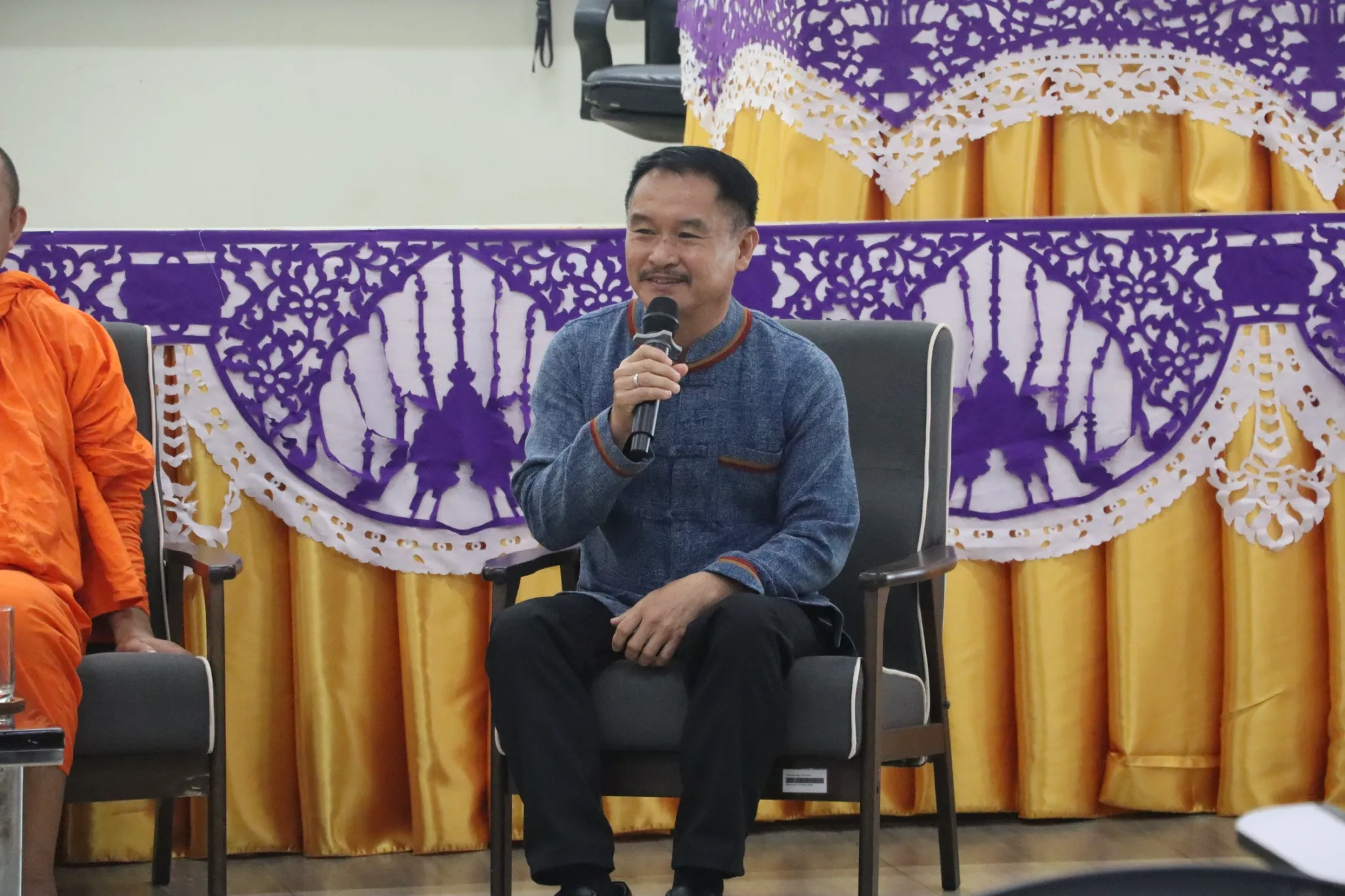 คณะรัฐศาสตร์และสังคมศาสตร์ มหาวิทยาลัยพะเยา จัดกิจกรรม “เสวนาและนิทรรศการประเพณีตักบาตรเทโวโรหณะ และประเพณีตานต้อด” ประจำปี 2568 เพื่อสืบสานวัฒนธรรมท้องถิ่น เชื่อมโยงปัญญากับชุมชนสู่ความยั่งยืน คณะรัฐศาสตร์และสังคมศาสตร์ มหาวิทยาลัยพะเยา จัดกิจกรรม “เสวนาและนิทรรศการประเพณีตักบาตรเทโวโรหณะ และประเพณีตานต้อด” ประจำปี 2568 เพื่อสืบสานวัฒนธรรมท้องถิ่น เชื่อมโยงปัญญากับชุมชนสู่ความยั่งยืน