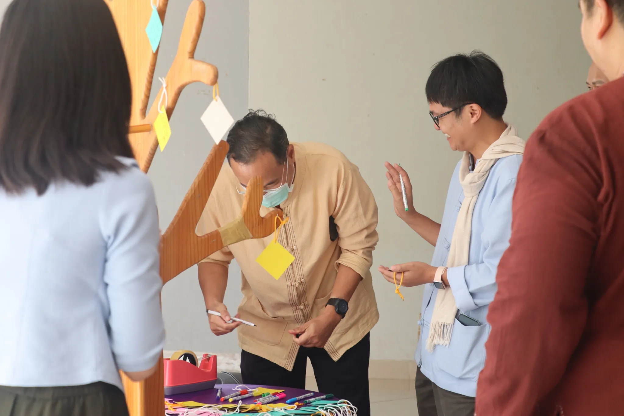 คณะรัฐศาสตร์และสังคมศาสตร์ มหาวิทยาลัยพะเยา จัดกิจกรรม “เสวนาและนิทรรศการประเพณีตักบาตรเทโวโรหณะ และประเพณีตานต้อด” ประจำปี 2568 เพื่อสืบสานวัฒนธรรมท้องถิ่น เชื่อมโยงปัญญากับชุมชนสู่ความยั่งยืน คณะรัฐศาสตร์และสังคมศาสตร์ มหาวิทยาลัยพะเยา จัดกิจกรรม “เสวนาและนิทรรศการประเพณีตักบาตรเทโวโรหณะ และประเพณีตานต้อด” ประจำปี 2568 เพื่อสืบสานวัฒนธรรมท้องถิ่น เชื่อมโยงปัญญากับชุมชนสู่ความยั่งยืน