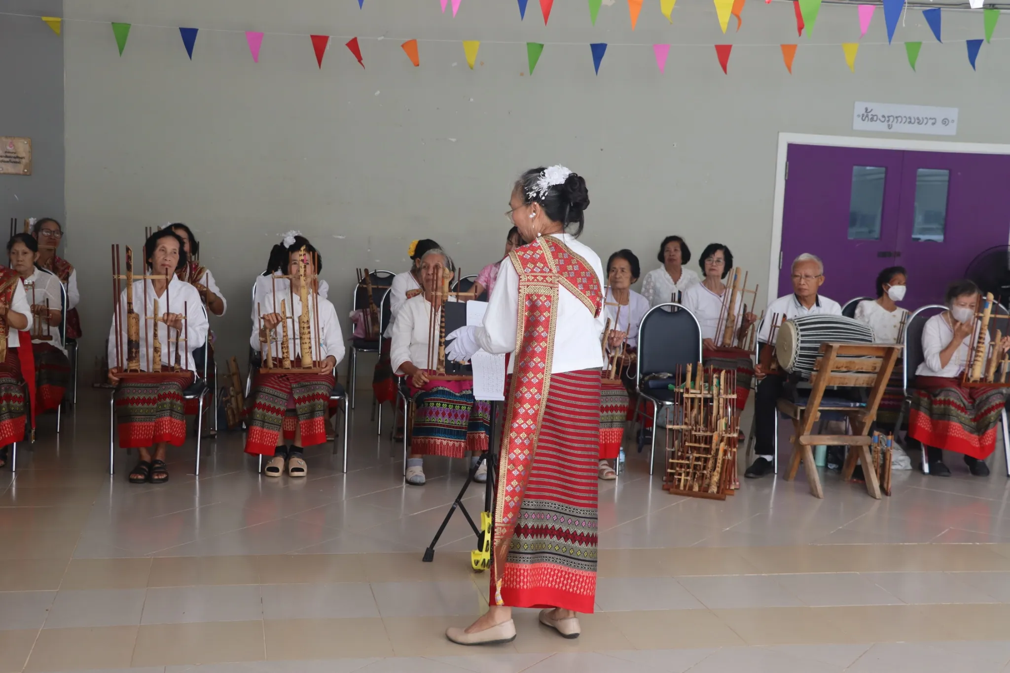 คณะรัฐศาสตร์และสังคมศาสตร์ มหาวิทยาลัยพะเยา จัดกิจกรรม “เสวนาและนิทรรศการประเพณีตักบาตรเทโวโรหณะ และประเพณีตานต้อด” ประจำปี 2568 เพื่อสืบสานวัฒนธรรมท้องถิ่น เชื่อมโยงปัญญากับชุมชนสู่ความยั่งยืน คณะรัฐศาสตร์และสังคมศาสตร์ มหาวิทยาลัยพะเยา จัดกิจกรรม “เสวนาและนิทรรศการประเพณีตักบาตรเทโวโรหณะ และประเพณีตานต้อด” ประจำปี 2568 เพื่อสืบสานวัฒนธรรมท้องถิ่น เชื่อมโยงปัญญากับชุมชนสู่ความยั่งยืน