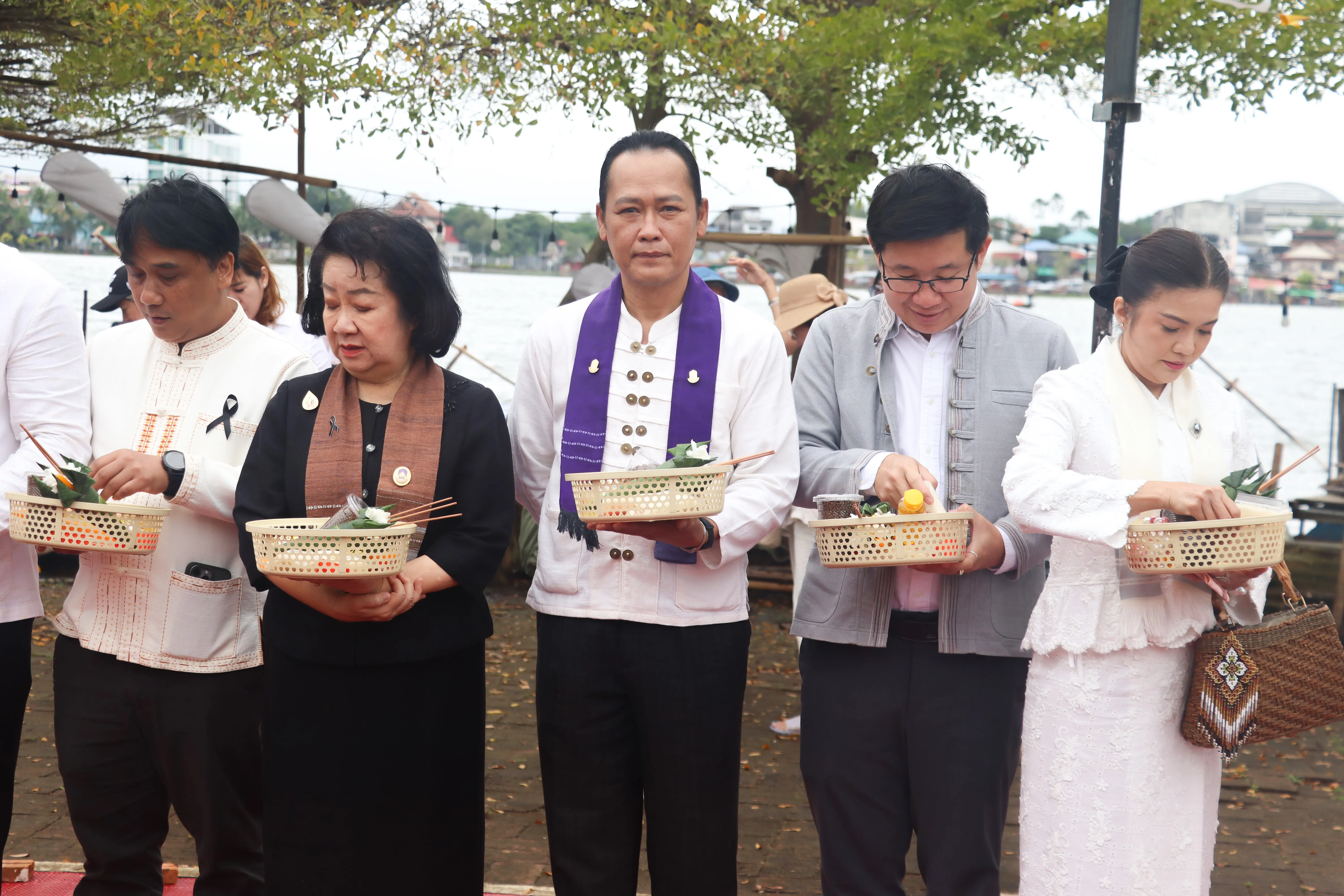 คณะรัฐศาสตร์และสังคมศาสตร์ มหาวิทยาลัยพะเยา ร่วมกิจกรรม “โมเมนต์แห่งความทรงจำ 15 ค่ำ เดือน 12” สืบสานประเพณีล้านนาและถวายเป็นพระราชกุศล