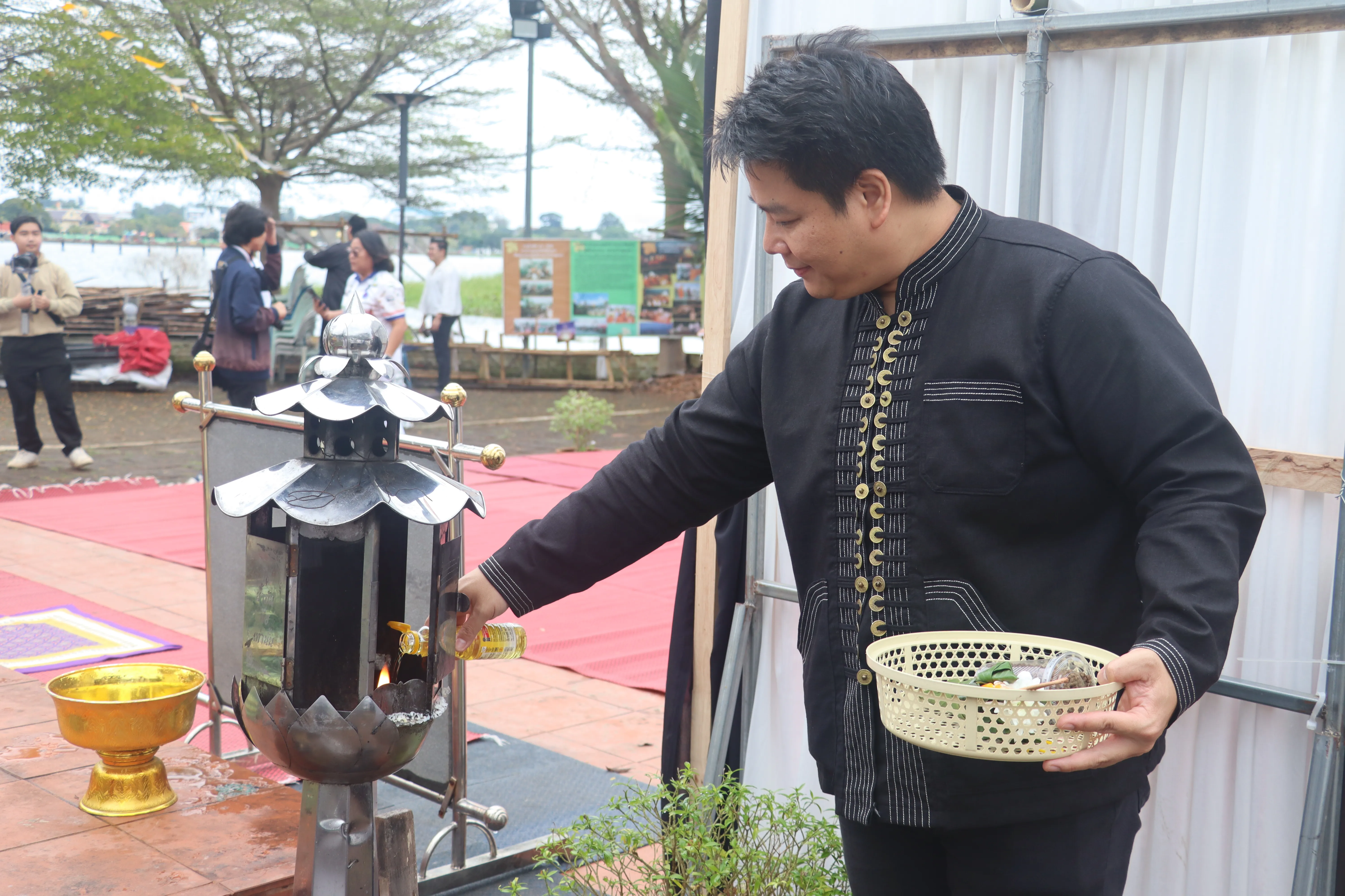 คณะรัฐศาสตร์และสังคมศาสตร์ มหาวิทยาลัยพะเยา ร่วมกิจกรรม “โมเมนต์แห่งความทรงจำ 15 ค่ำ เดือน 12” สืบสานประเพณีล้านนาและถวายเป็นพระราชกุศล
