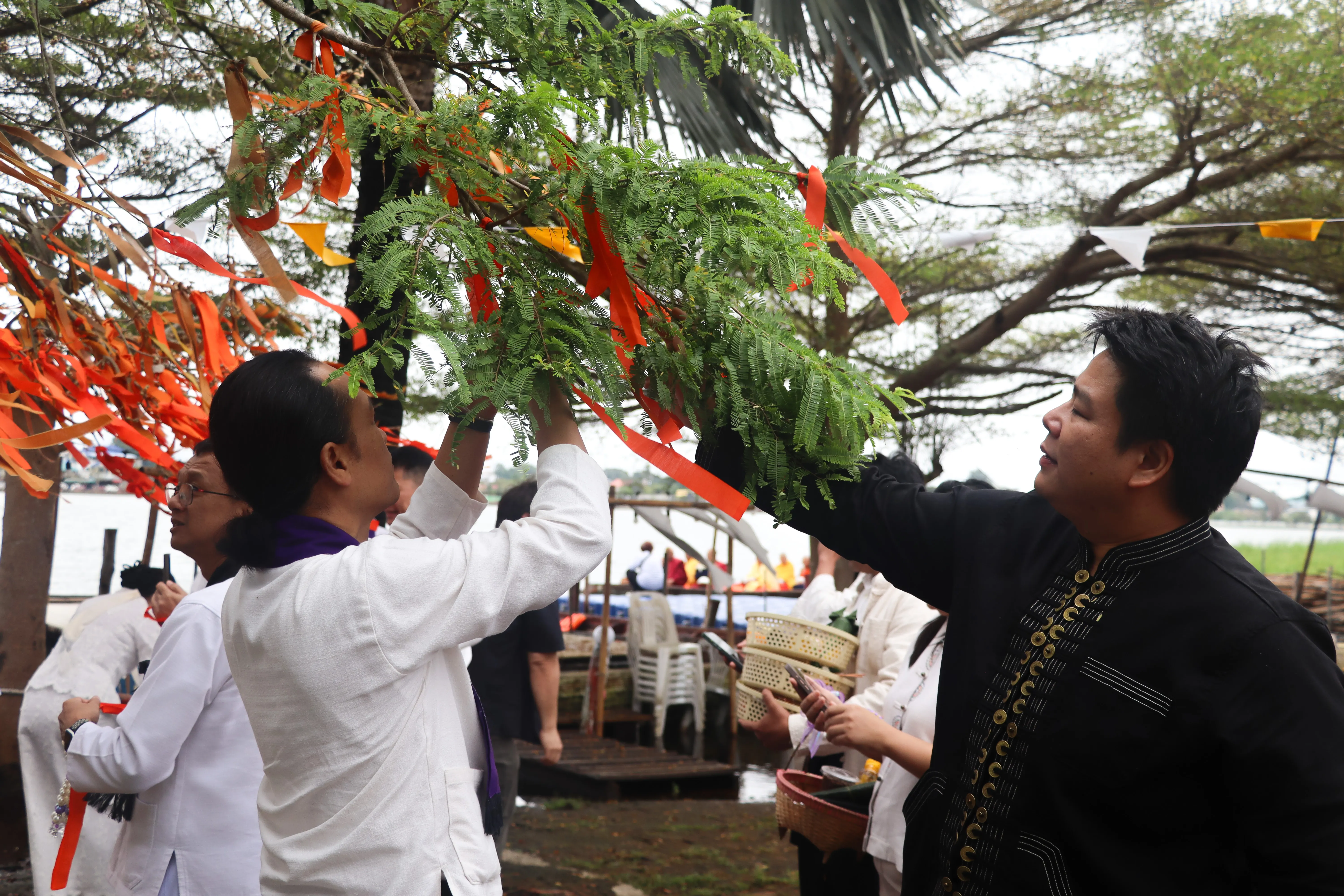 คณะรัฐศาสตร์และสังคมศาสตร์ มหาวิทยาลัยพะเยา ร่วมกิจกรรม “โมเมนต์แห่งความทรงจำ 15 ค่ำ เดือน 12” สืบสานประเพณีล้านนาและถวายเป็นพระราชกุศล