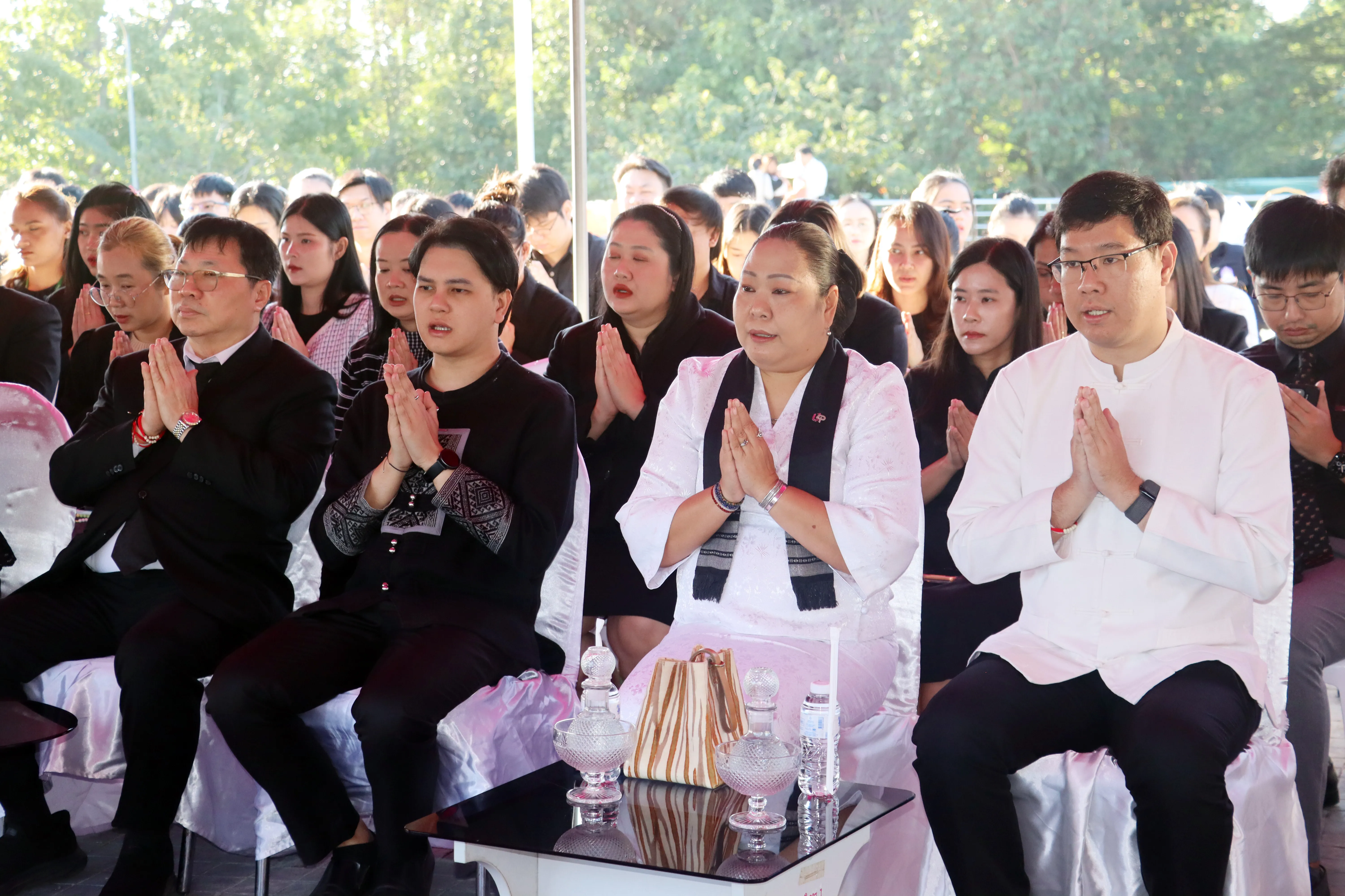 น้อมเกล้าฯ ถวายพระราชกุศล คณะรัฐศาสตร์และสังคมศาสตร์ พร้อมคณะแพทย์-พยาบาล ร่วมเป็นเจ้าภาพหลักในพิธีตักบาตร ณ ลานพระบรมราชานุสาวรีย์สมเด็จพระนเรศวรฯ