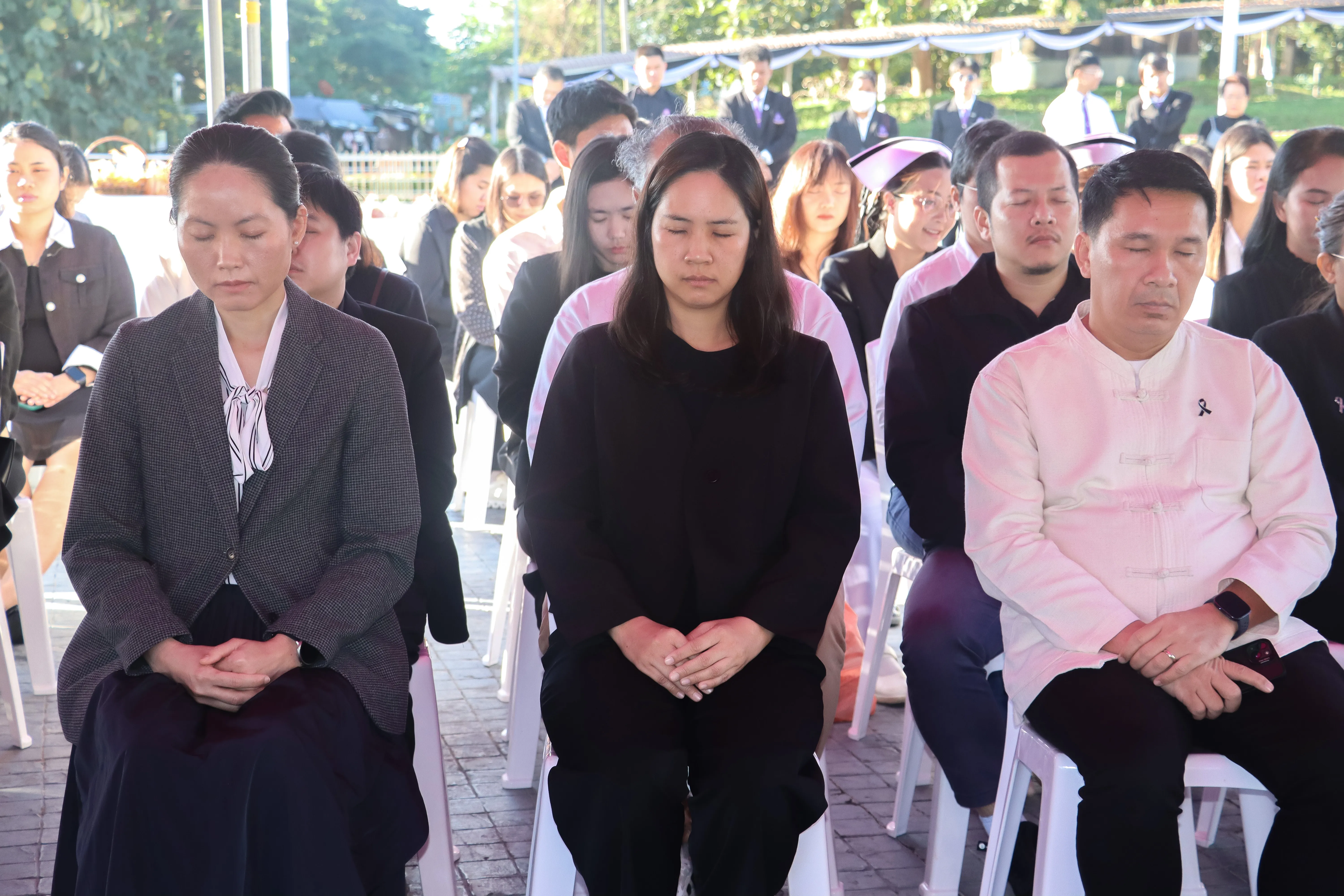 น้อมเกล้าฯ ถวายพระราชกุศล คณะรัฐศาสตร์และสังคมศาสตร์ พร้อมคณะแพทย์-พยาบาล ร่วมเป็นเจ้าภาพหลักในพิธีตักบาตร ณ ลานพระบรมราชานุสาวรีย์สมเด็จพระนเรศวรฯ