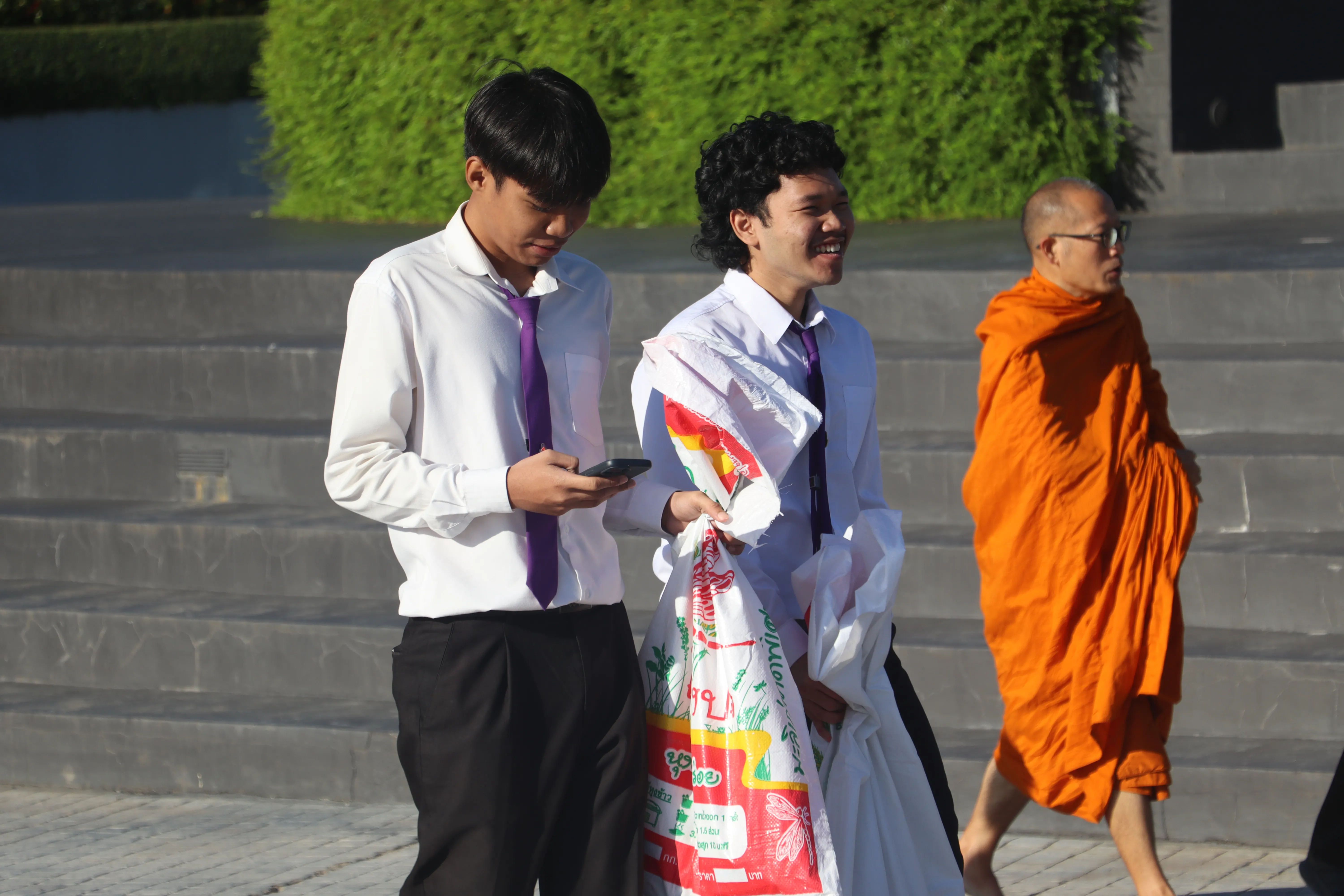 น้อมเกล้าฯ ถวายพระราชกุศล คณะรัฐศาสตร์และสังคมศาสตร์ พร้อมคณะแพทย์-พยาบาล ร่วมเป็นเจ้าภาพหลักในพิธีตักบาตร ณ ลานพระบรมราชานุสาวรีย์สมเด็จพระนเรศวรฯ