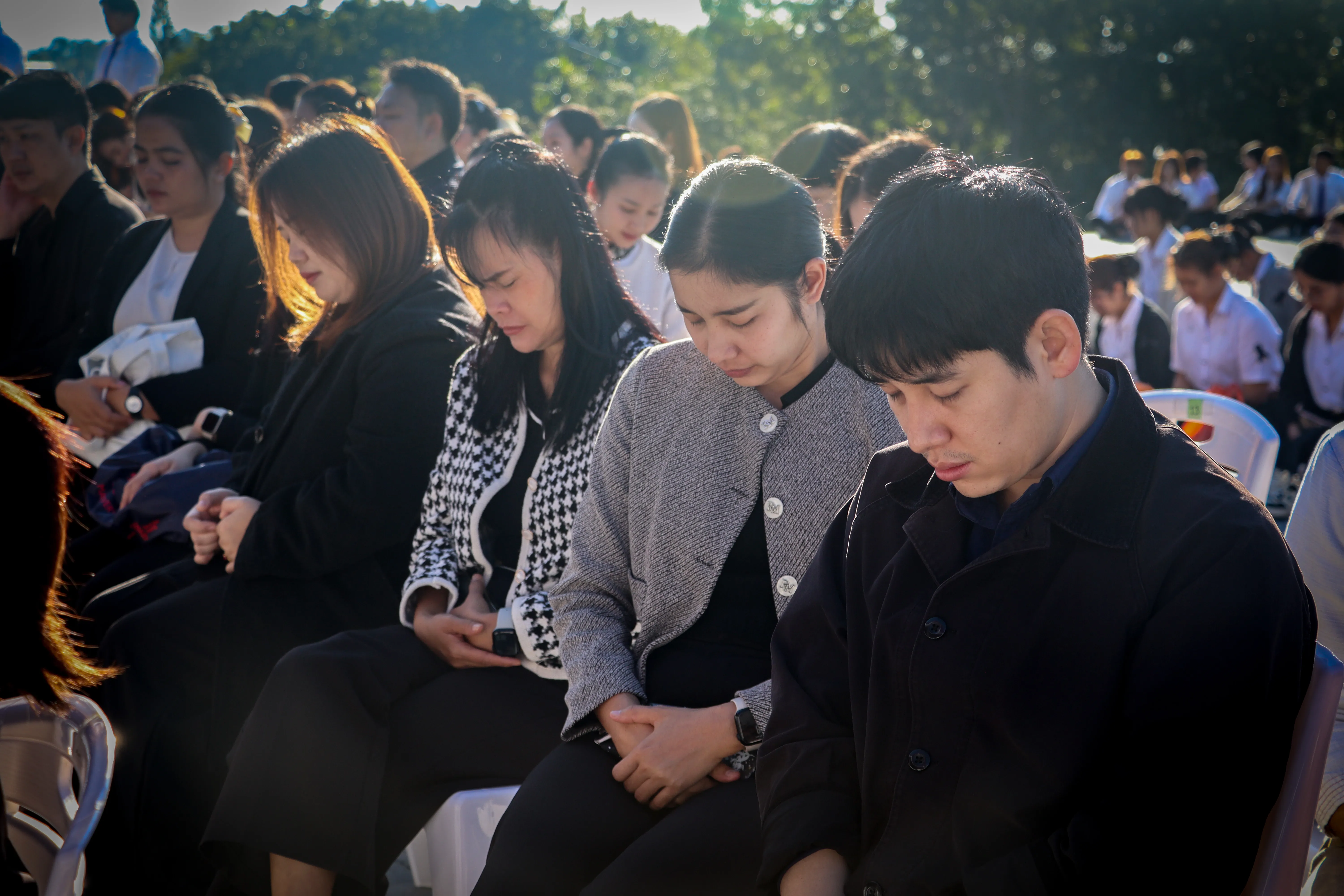 น้อมเกล้าฯ ถวายพระราชกุศล คณะรัฐศาสตร์และสังคมศาสตร์ พร้อมคณะแพทย์-พยาบาล ร่วมเป็นเจ้าภาพหลักในพิธีตักบาตร ณ ลานพระบรมราชานุสาวรีย์สมเด็จพระนเรศวรฯ