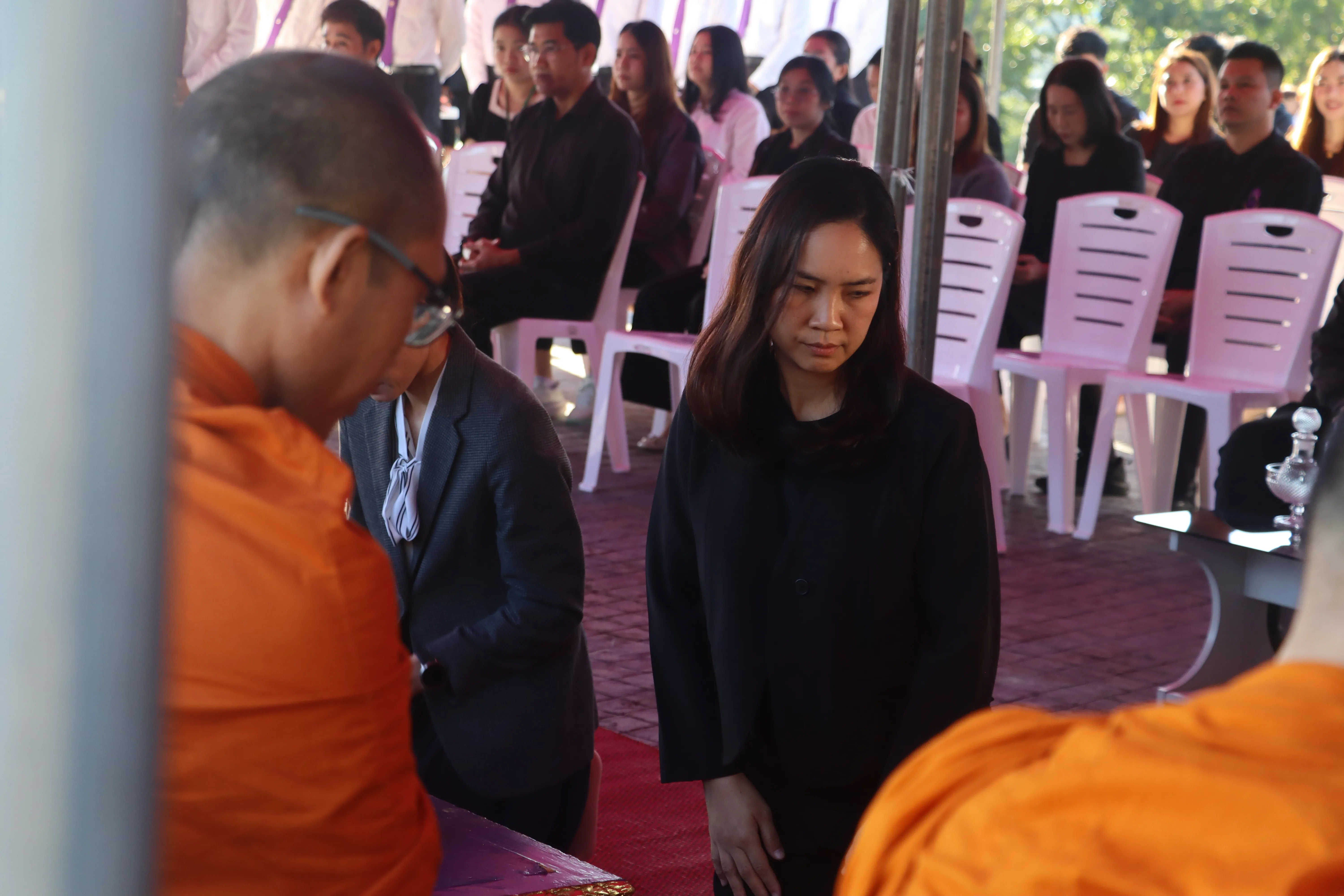 น้อมเกล้าฯ ถวายพระราชกุศล คณะรัฐศาสตร์และสังคมศาสตร์ พร้อมคณะแพทย์-พยาบาล ร่วมเป็นเจ้าภาพหลักในพิธีตักบาตร ณ ลานพระบรมราชานุสาวรีย์สมเด็จพระนเรศวรฯ