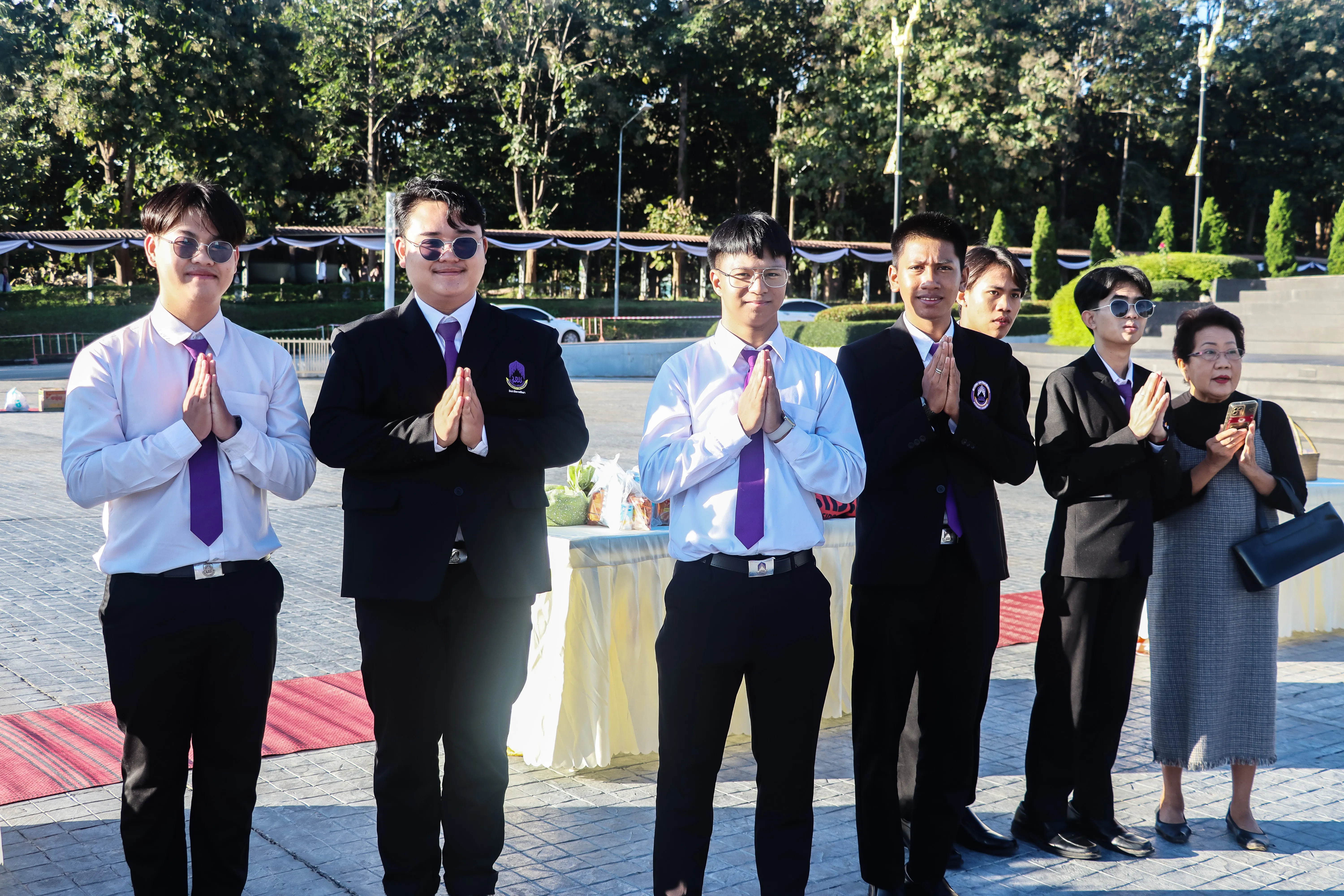 น้อมเกล้าฯ ถวายพระราชกุศล คณะรัฐศาสตร์และสังคมศาสตร์ พร้อมคณะแพทย์-พยาบาล ร่วมเป็นเจ้าภาพหลักในพิธีตักบาตร ณ ลานพระบรมราชานุสาวรีย์สมเด็จพระนเรศวรฯ