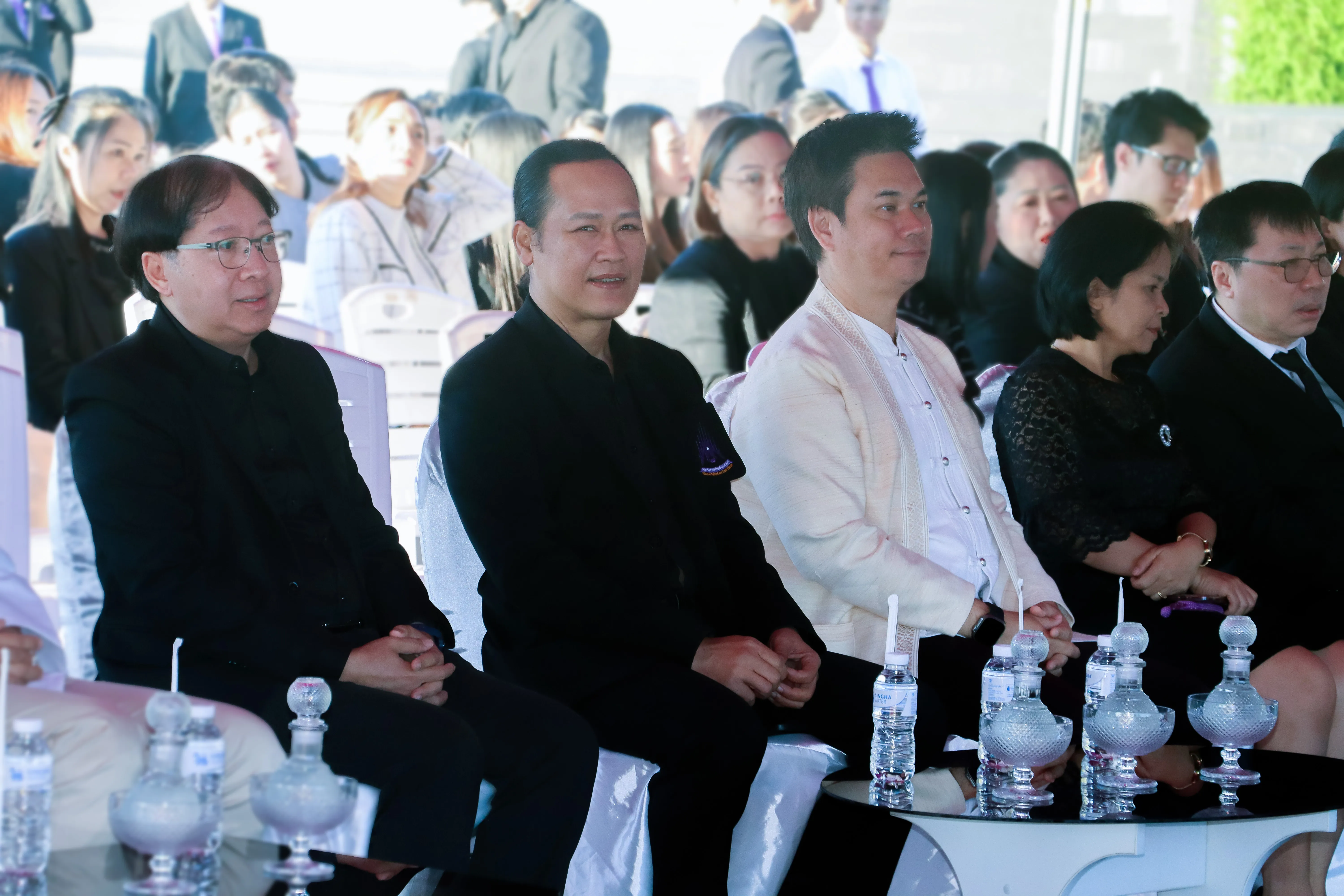 น้อมเกล้าฯ ถวายพระราชกุศล คณะรัฐศาสตร์และสังคมศาสตร์ พร้อมคณะแพทย์-พยาบาล ร่วมเป็นเจ้าภาพหลักในพิธีตักบาตร ณ ลานพระบรมราชานุสาวรีย์สมเด็จพระนเรศวรฯ