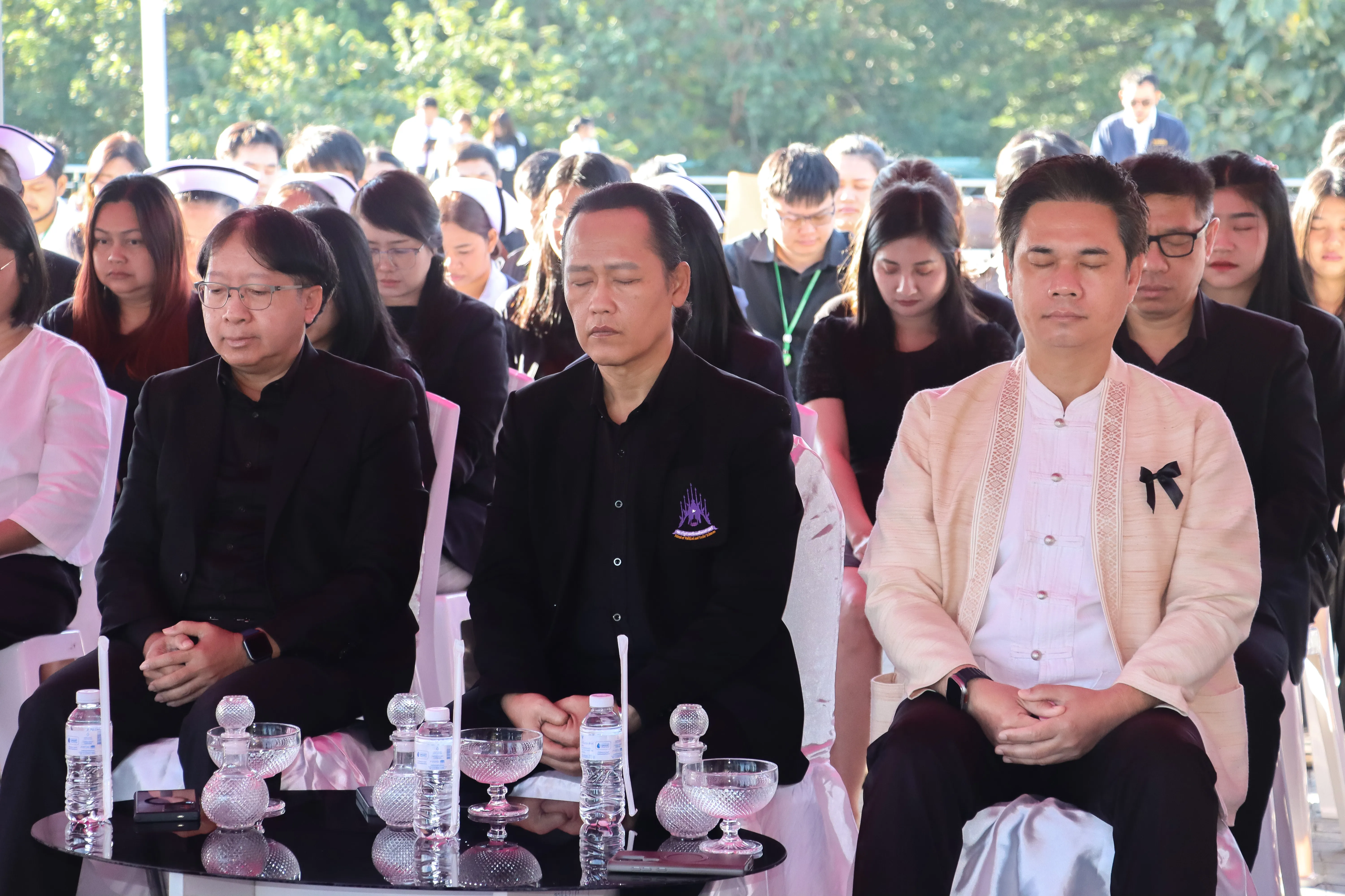 น้อมเกล้าฯ ถวายพระราชกุศล คณะรัฐศาสตร์และสังคมศาสตร์ พร้อมคณะแพทย์-พยาบาล ร่วมเป็นเจ้าภาพหลักในพิธีตักบาตร ณ ลานพระบรมราชานุสาวรีย์สมเด็จพระนเรศวรฯ