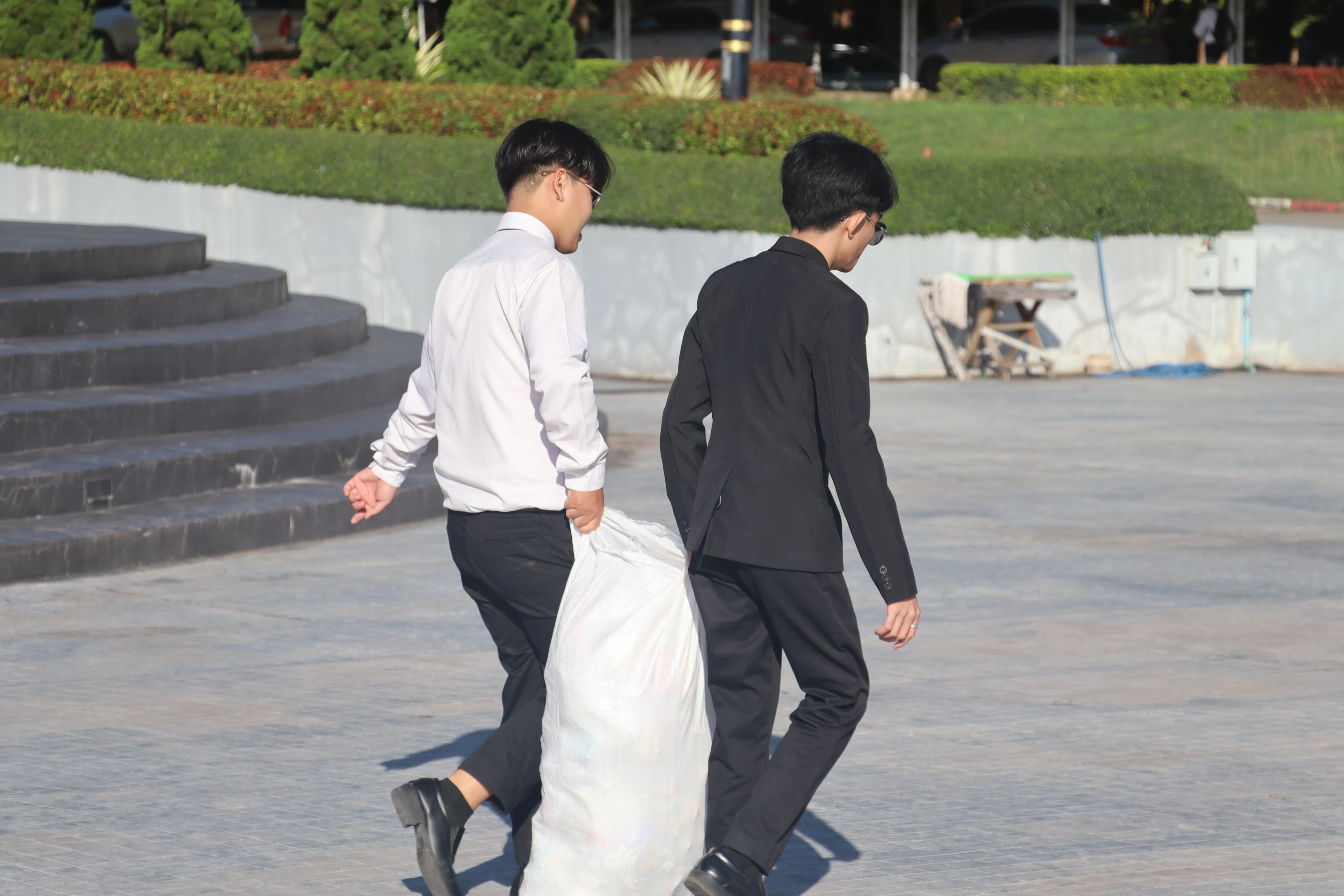 น้อมเกล้าฯ ถวายพระราชกุศล คณะรัฐศาสตร์และสังคมศาสตร์ พร้อมคณะแพทย์-พยาบาล ร่วมเป็นเจ้าภาพหลักในพิธีตักบาตร ณ ลานพระบรมราชานุสาวรีย์สมเด็จพระนเรศวรฯ