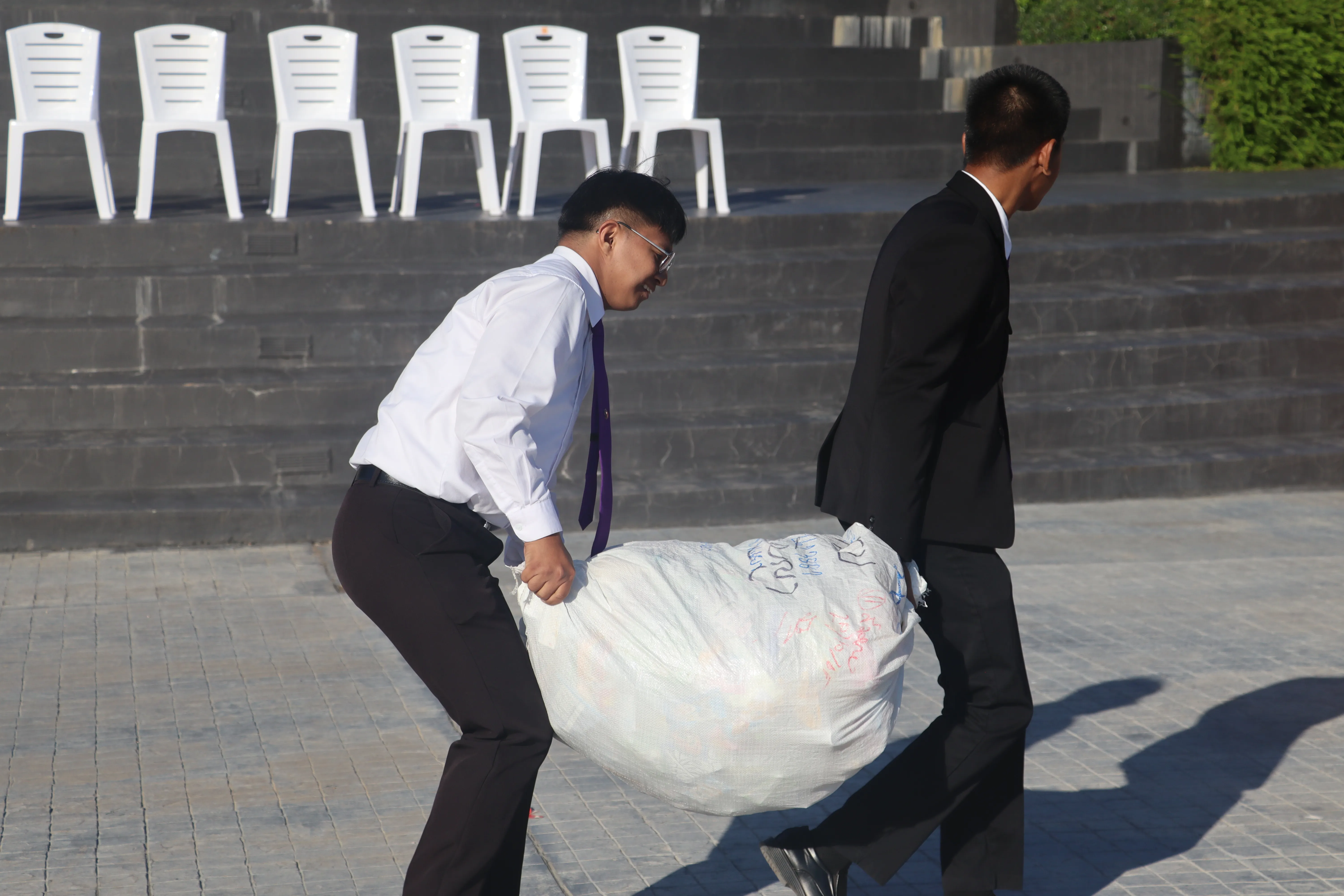 น้อมเกล้าฯ ถวายพระราชกุศล คณะรัฐศาสตร์และสังคมศาสตร์ พร้อมคณะแพทย์-พยาบาล ร่วมเป็นเจ้าภาพหลักในพิธีตักบาตร ณ ลานพระบรมราชานุสาวรีย์สมเด็จพระนเรศวรฯ