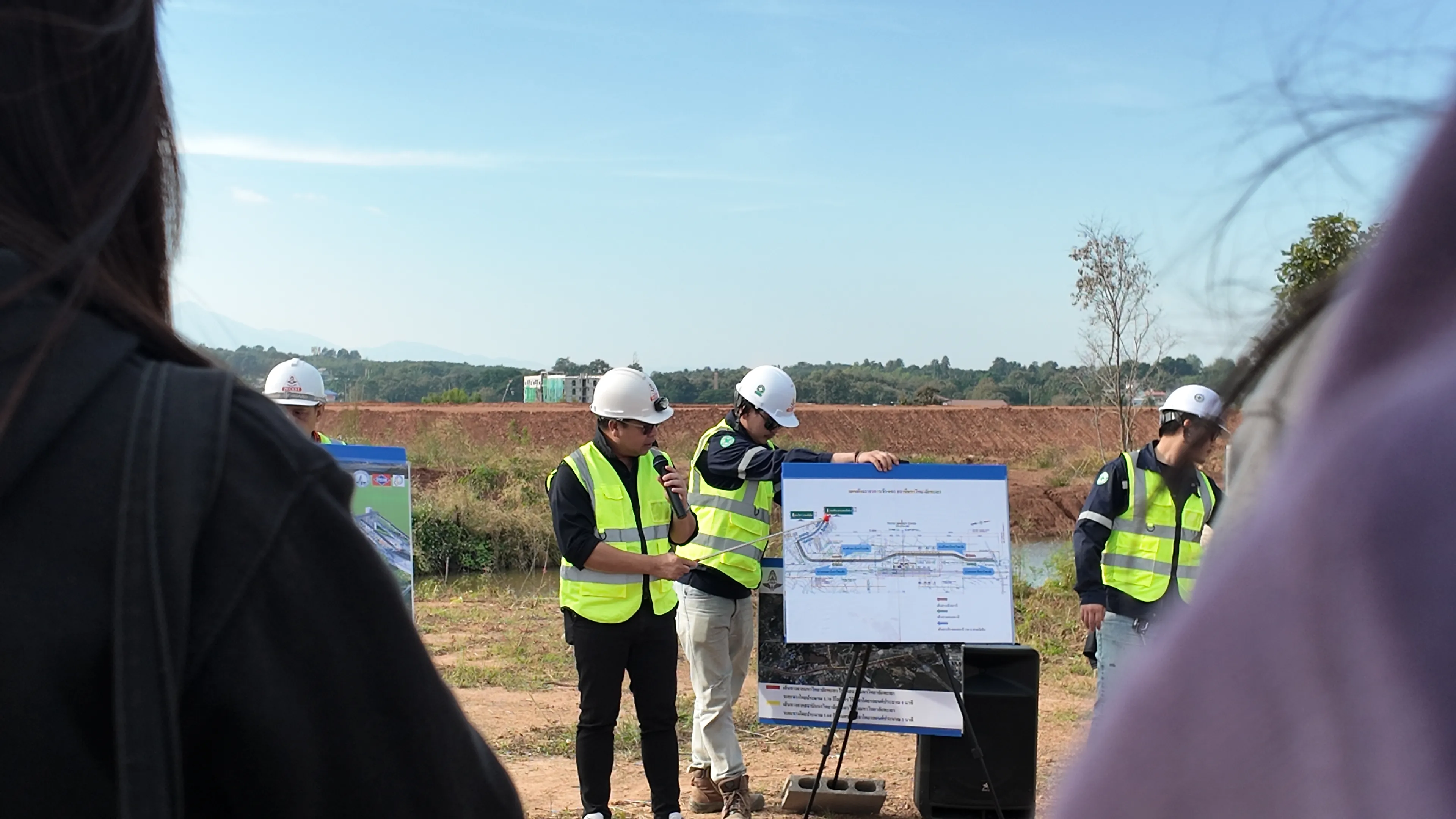 รัฐศาสตร์และสังคมศาสตร์ ม.พะเยา นำทัพนิสิต 95 คน ศึกษาดูงาน "อุโมงค์แม่กา" โครงการรถไฟทางคู่ เพื่อเรียนรู้ 'นโยบายสาธารณะ' และการบริหารโครงการขนาดใหญ่ !