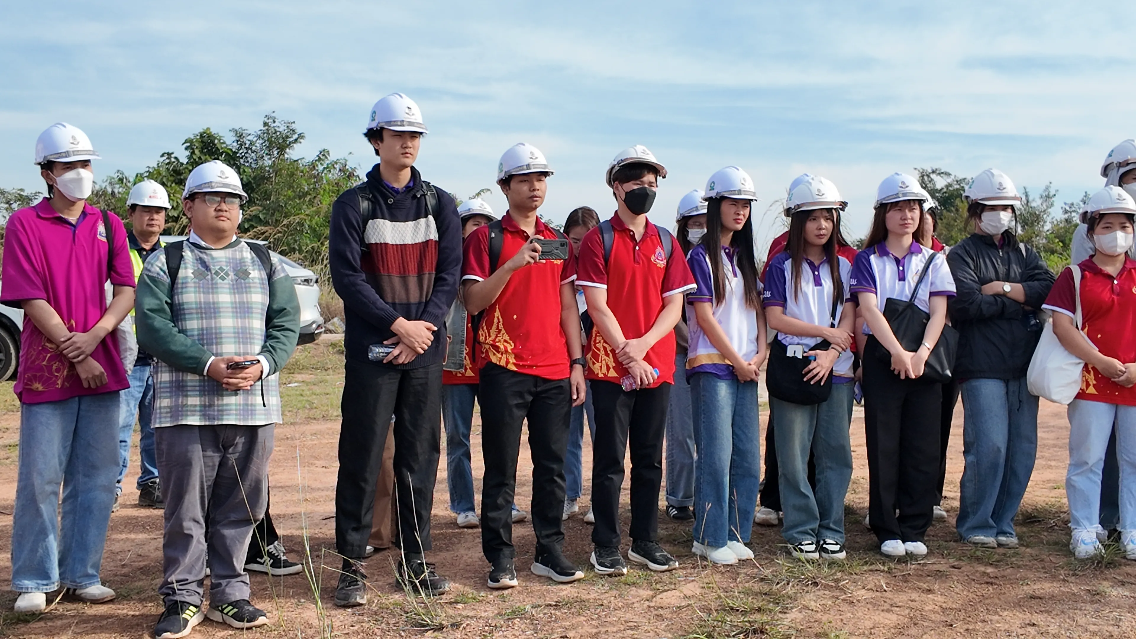 รัฐศาสตร์และสังคมศาสตร์ ม.พะเยา นำทัพนิสิต 95 คน ศึกษาดูงาน "อุโมงค์แม่กา" โครงการรถไฟทางคู่ เพื่อเรียนรู้ 'นโยบายสาธารณะ' และการบริหารโครงการขนาดใหญ่ !