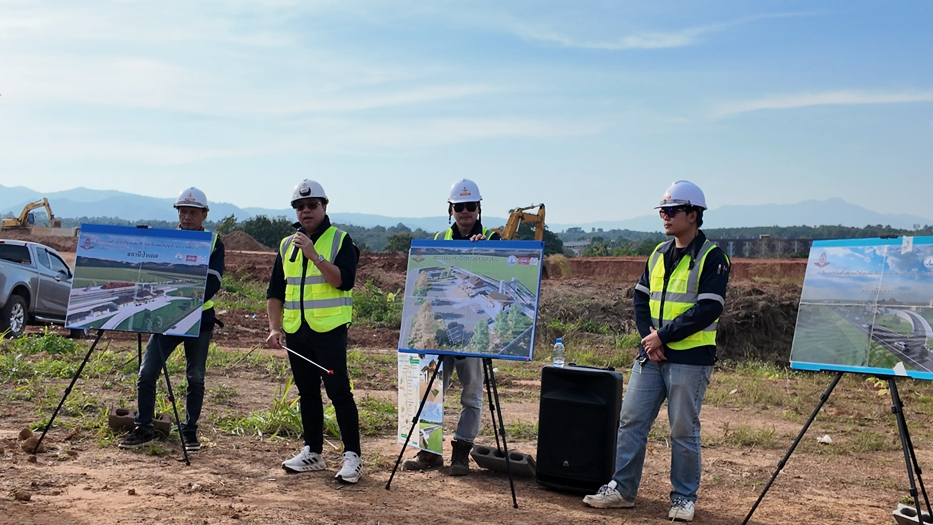 รัฐศาสตร์และสังคมศาสตร์ ม.พะเยา นำทัพนิสิต 95 คน ศึกษาดูงาน "อุโมงค์แม่กา" โครงการรถไฟทางคู่ เพื่อเรียนรู้ 'นโยบายสาธารณะ' และการบริหารโครงการขนาดใหญ่ !