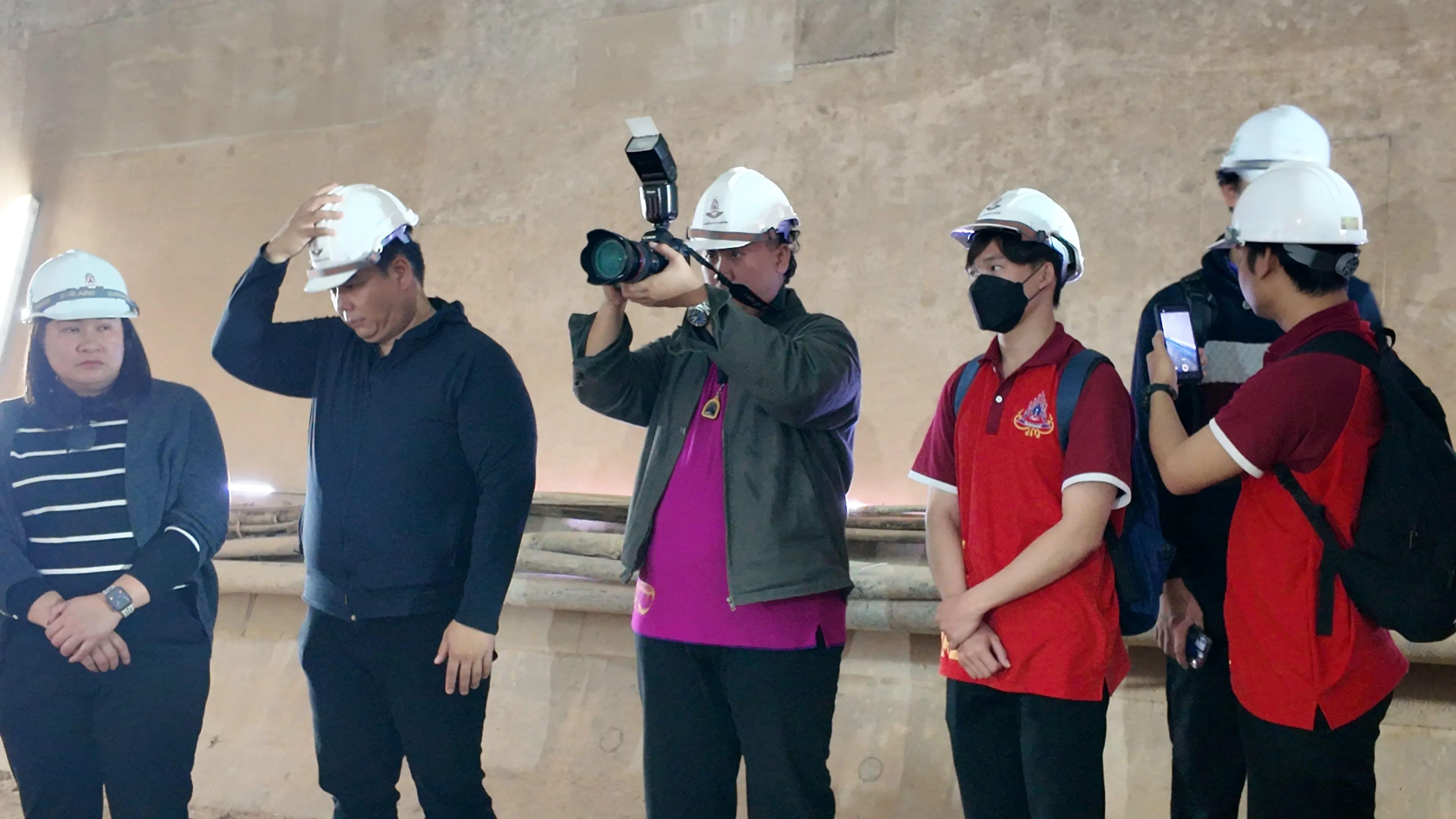 รัฐศาสตร์และสังคมศาสตร์ ม.พะเยา นำทัพนิสิต 95 คน ศึกษาดูงาน "อุโมงค์แม่กา" โครงการรถไฟทางคู่ เพื่อเรียนรู้ 'นโยบายสาธารณะ' และการบริหารโครงการขนาดใหญ่ !