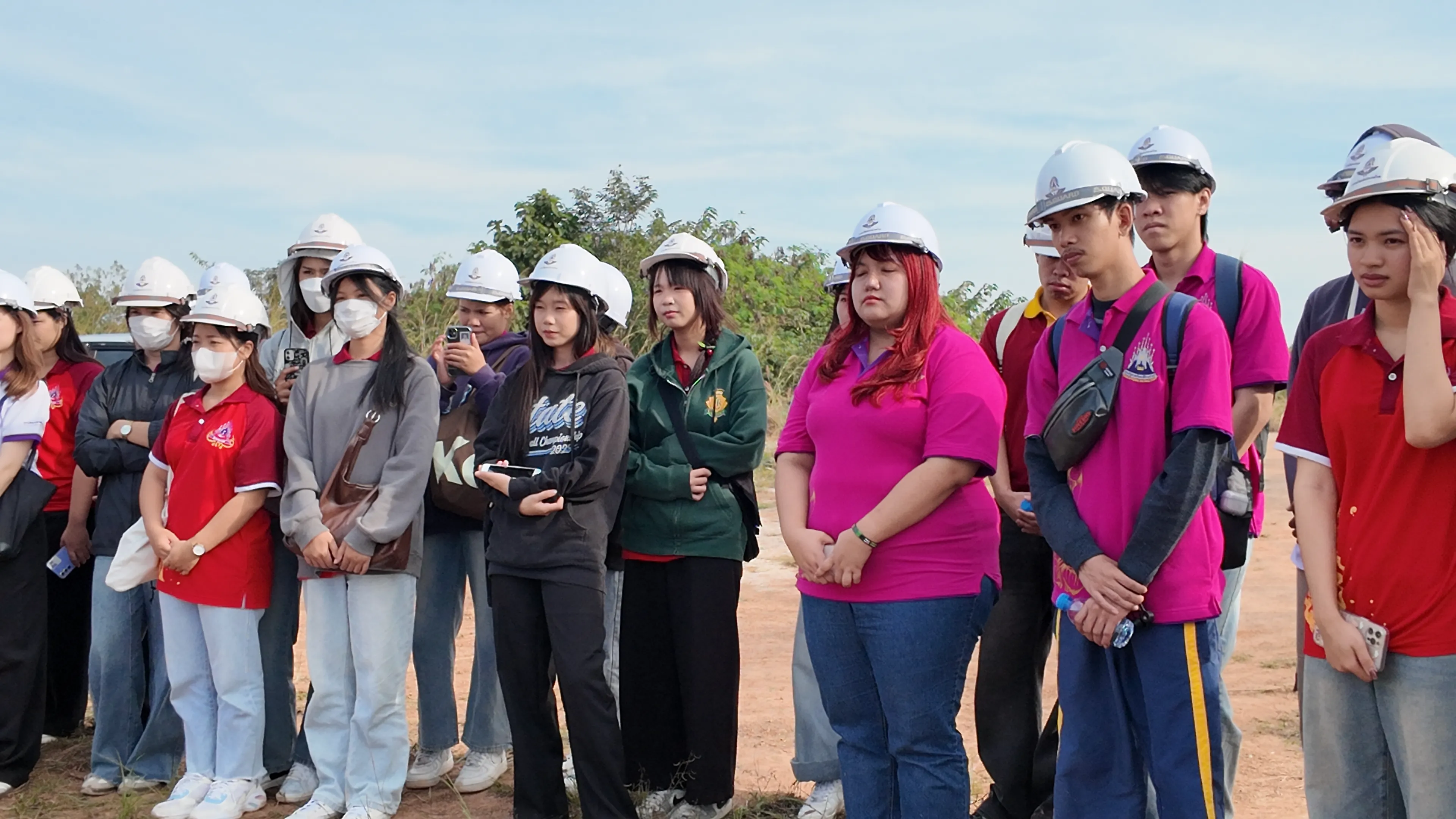 รัฐศาสตร์และสังคมศาสตร์ ม.พะเยา นำทัพนิสิต 95 คน ศึกษาดูงาน "อุโมงค์แม่กา" โครงการรถไฟทางคู่ เพื่อเรียนรู้ 'นโยบายสาธารณะ' และการบริหารโครงการขนาดใหญ่ !