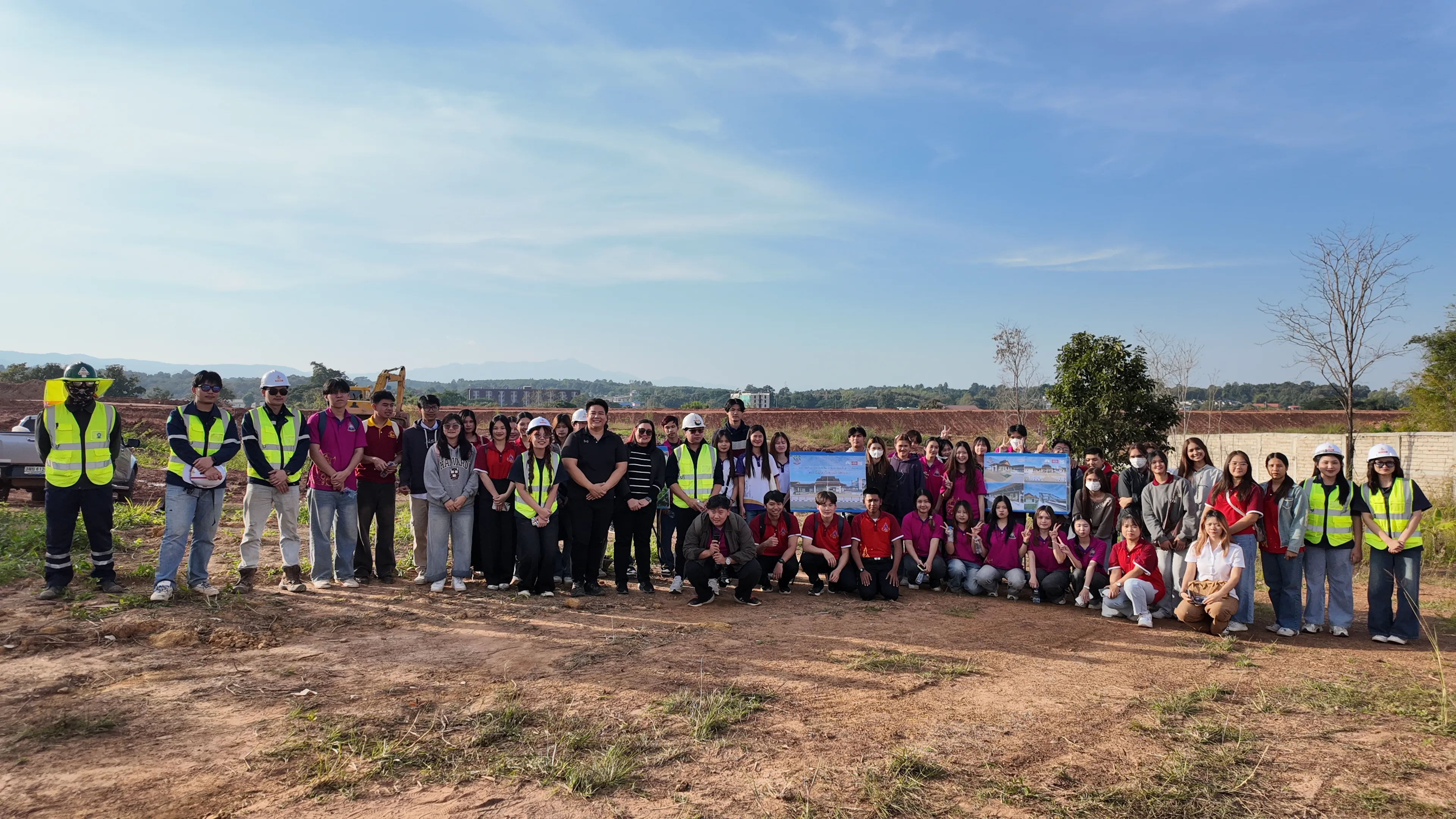 รัฐศาสตร์และสังคมศาสตร์ ม.พะเยา นำทัพนิสิต 95 คน ศึกษาดูงาน "อุโมงค์แม่กา" โครงการรถไฟทางคู่ เพื่อเรียนรู้ 'นโยบายสาธารณะ' และการบริหารโครงการขนาดใหญ่ !