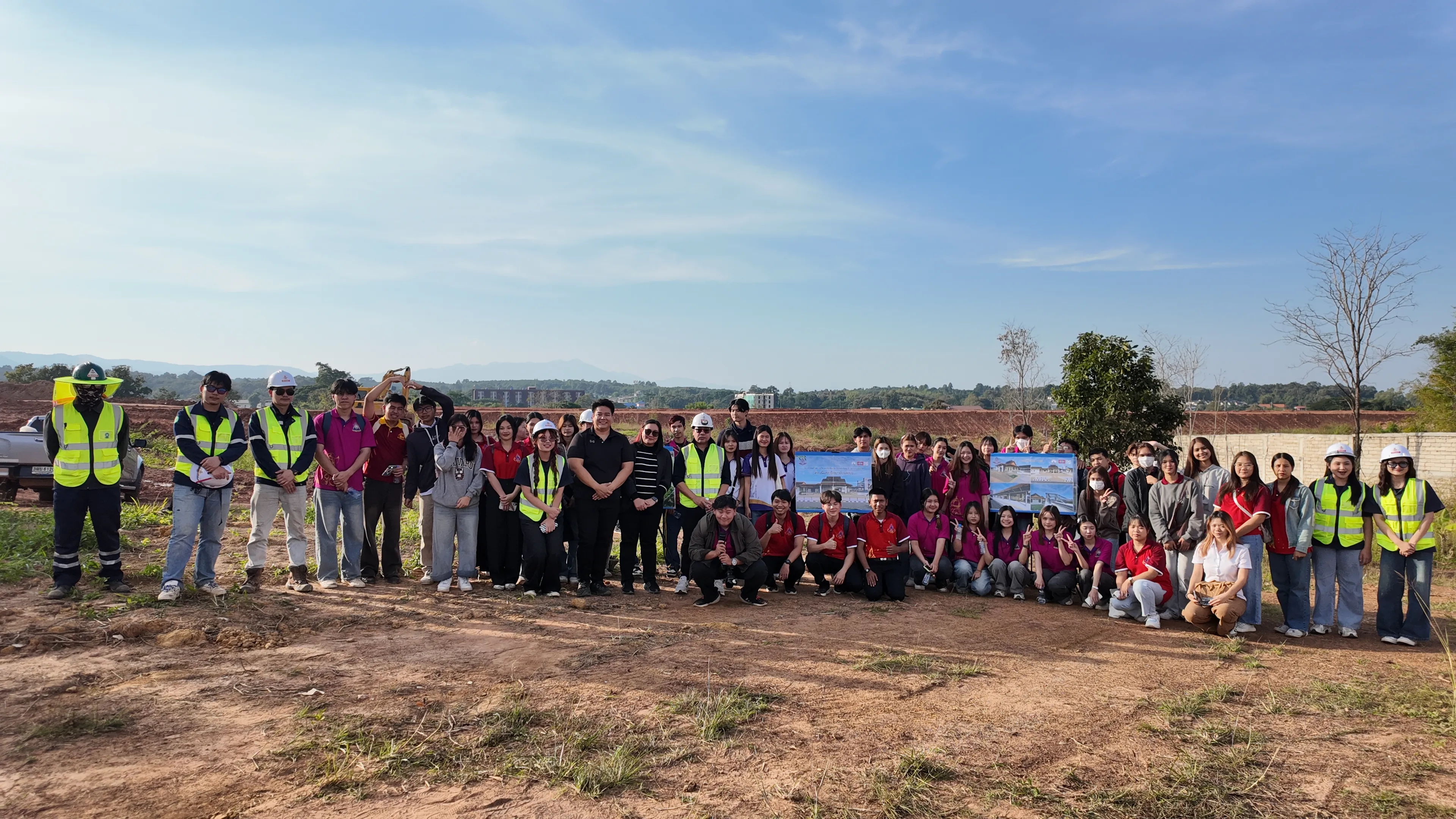 รัฐศาสตร์และสังคมศาสตร์ ม.พะเยา นำทัพนิสิต 95 คน ศึกษาดูงาน "อุโมงค์แม่กา" โครงการรถไฟทางคู่ เพื่อเรียนรู้ 'นโยบายสาธารณะ' และการบริหารโครงการขนาดใหญ่ !