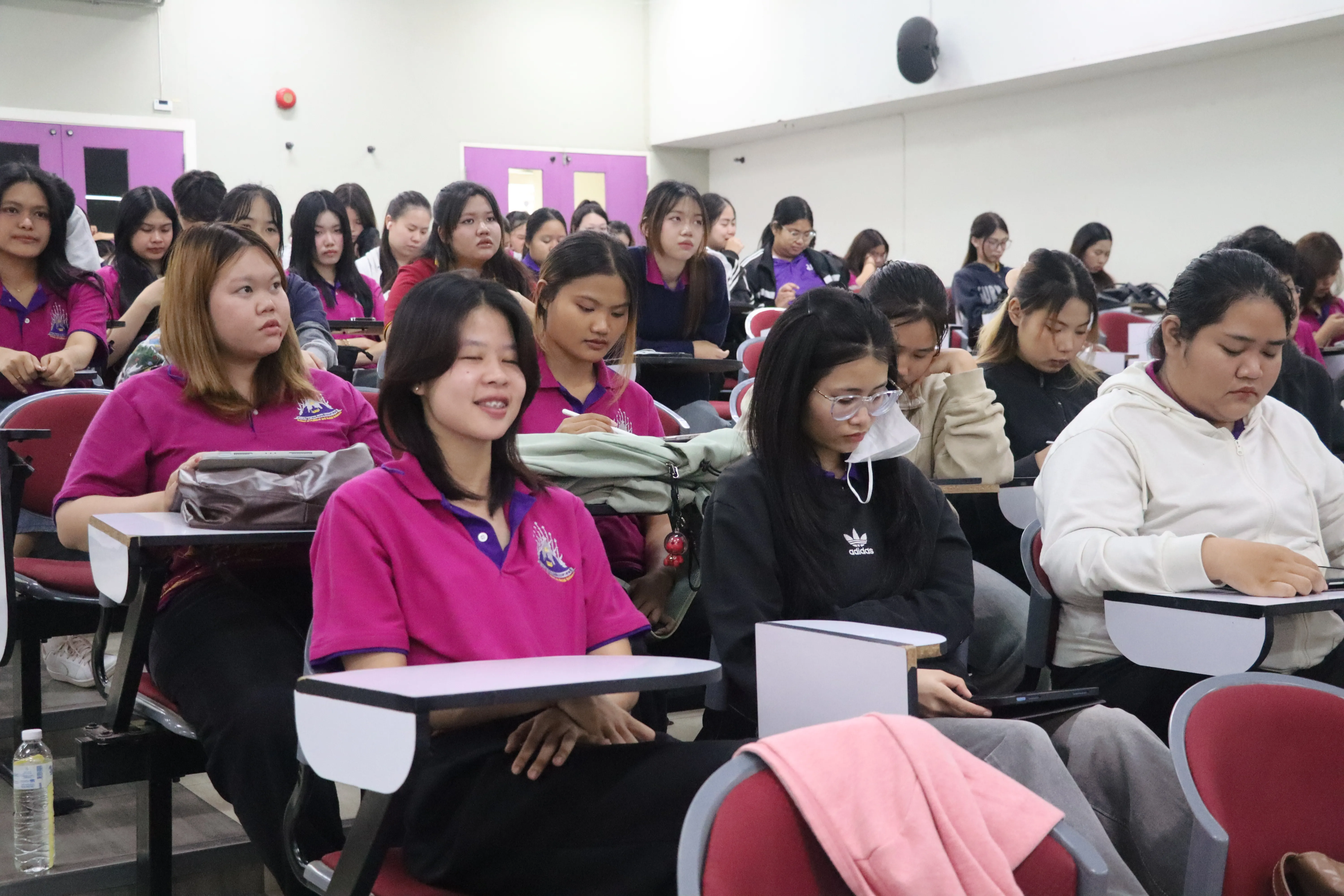 นิสิตรัฐศาสตร์ คณะรัฐศาสตร์และสังคมศาสตร์ มพ. กว่า 148 คน สัมผัสจริงนโยบายรถไฟสายเหนือ เชื่อมภาคเรียนสู่ภาคสนาม