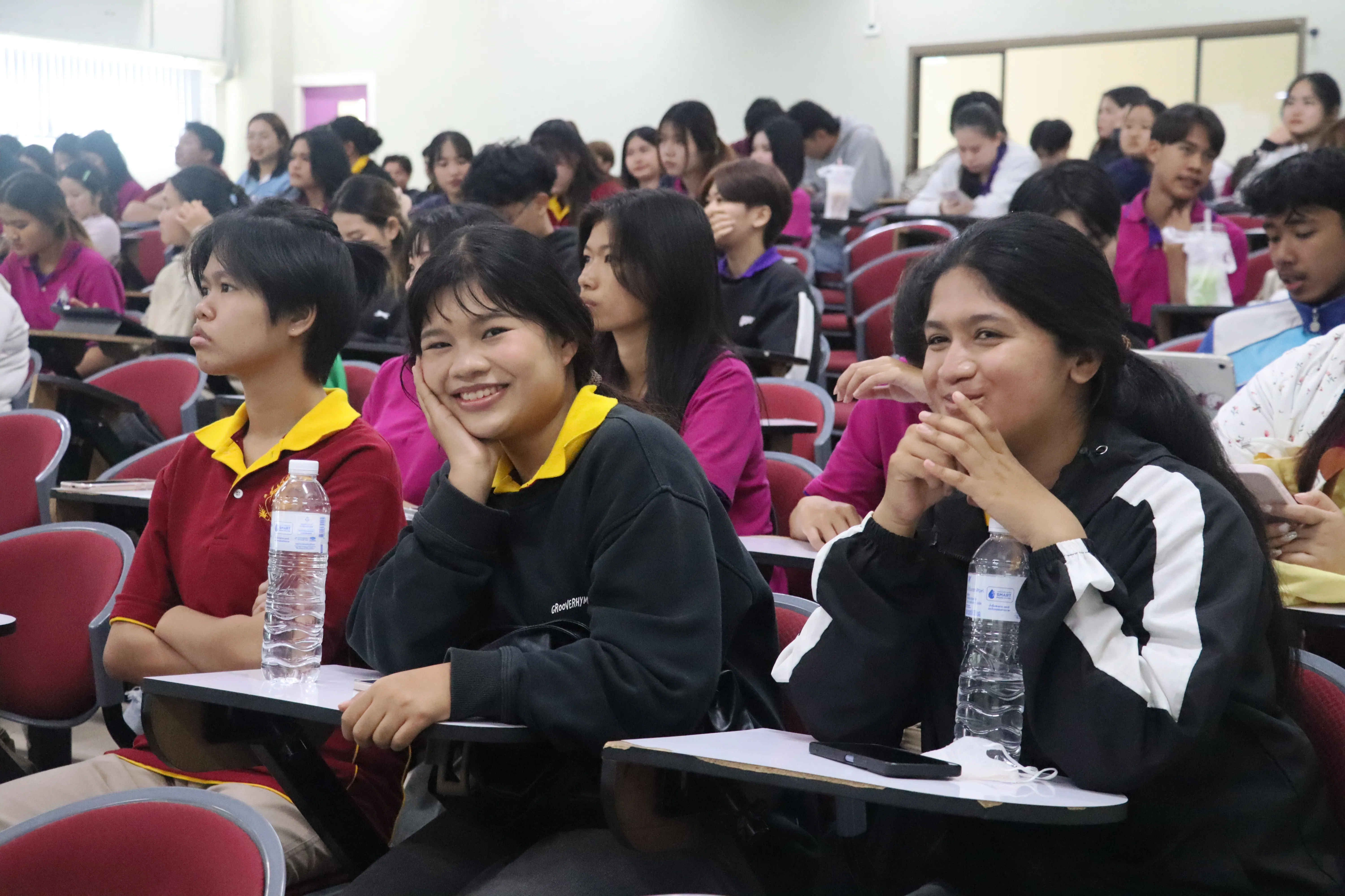 นิสิตรัฐศาสตร์ คณะรัฐศาสตร์และสังคมศาสตร์ มพ. กว่า 148 คน สัมผัสจริงนโยบายรถไฟสายเหนือ เชื่อมภาคเรียนสู่ภาคสนาม