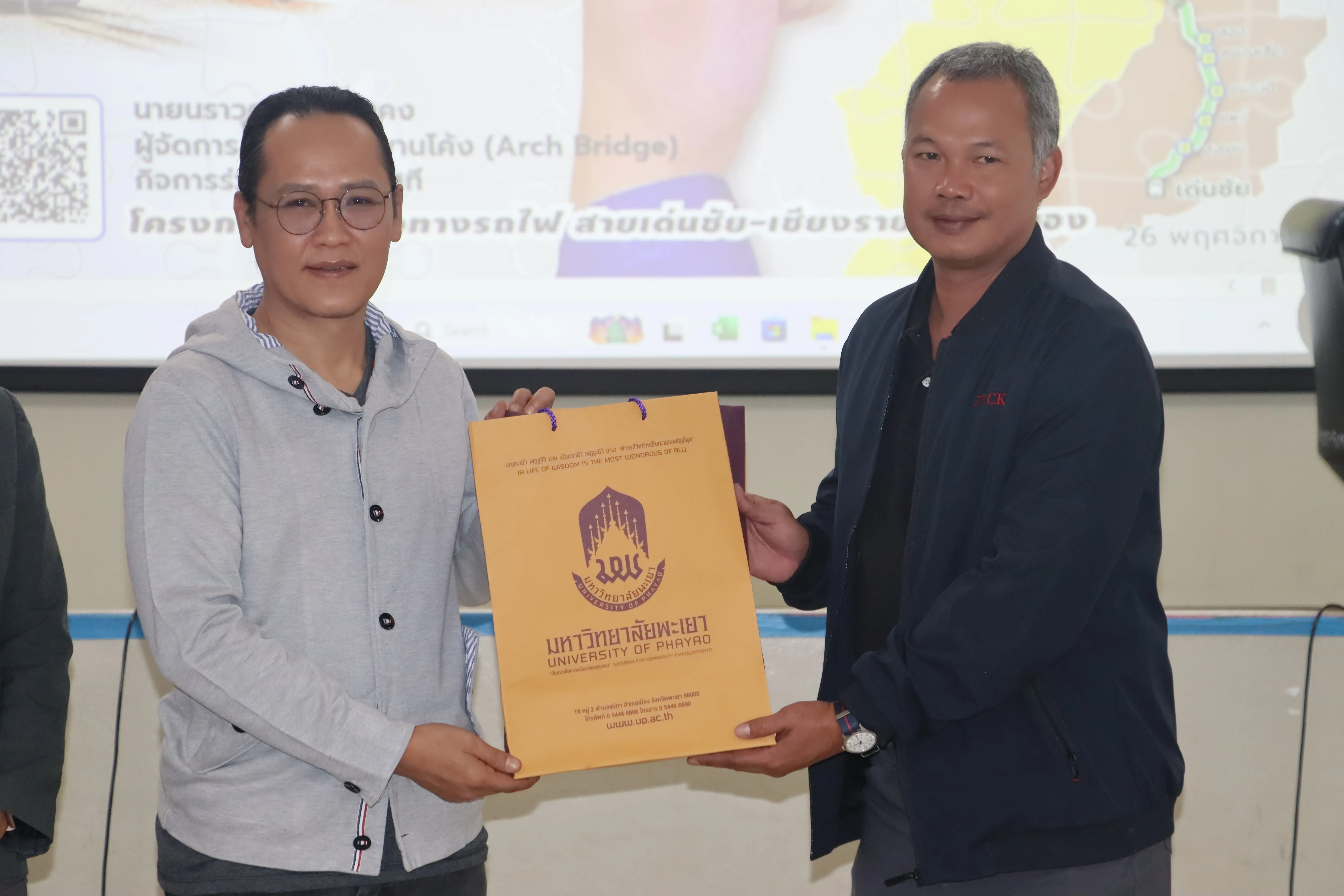 นิสิตรัฐศาสตร์ คณะรัฐศาสตร์และสังคมศาสตร์ มพ. กว่า 148 คน สัมผัสจริงนโยบายรถไฟสายเหนือ เชื่อมภาคเรียนสู่ภาคสนาม