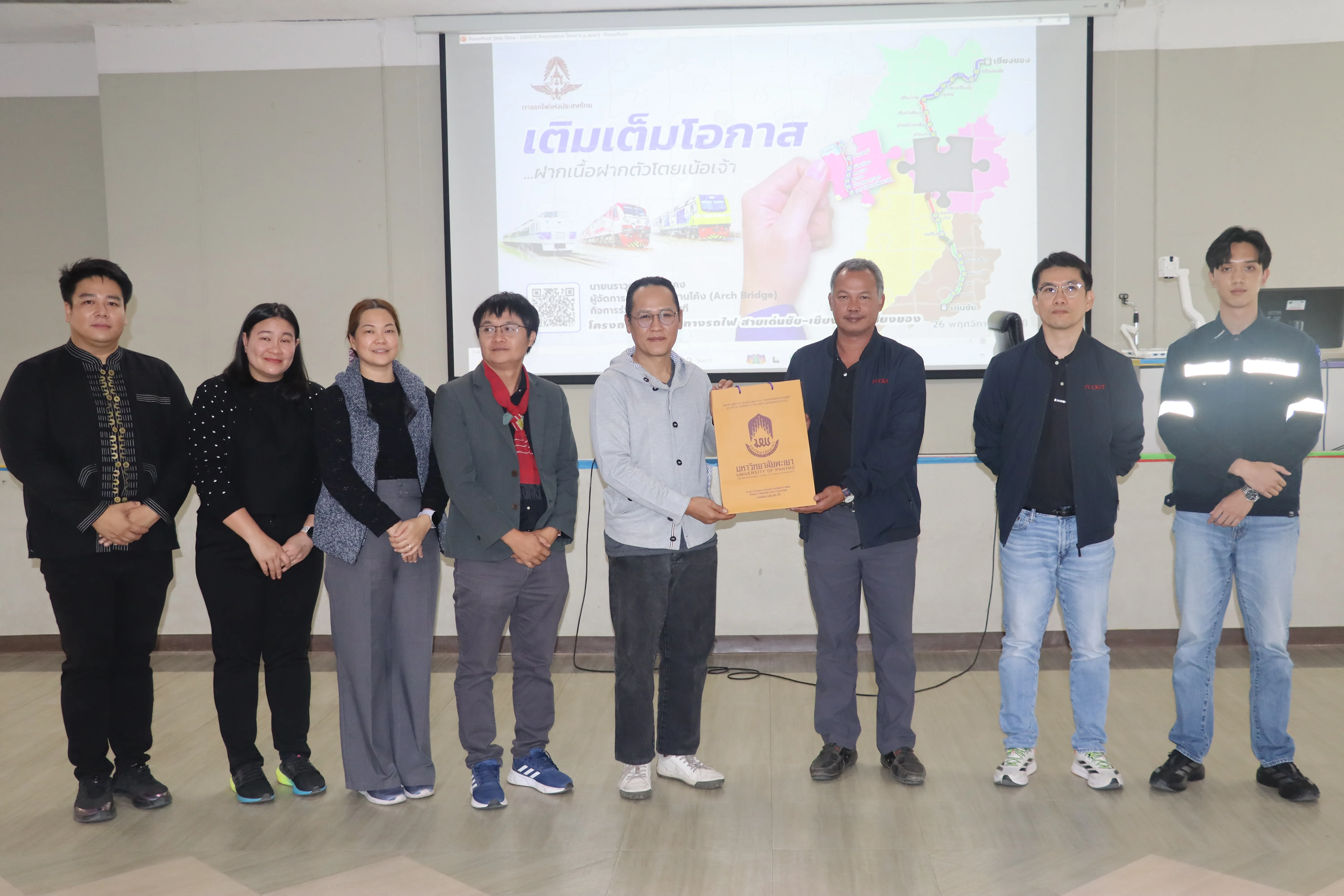 นิสิตรัฐศาสตร์ คณะรัฐศาสตร์และสังคมศาสตร์ มพ. กว่า 148 คน สัมผัสจริงนโยบายรถไฟสายเหนือ เชื่อมภาคเรียนสู่ภาคสนาม