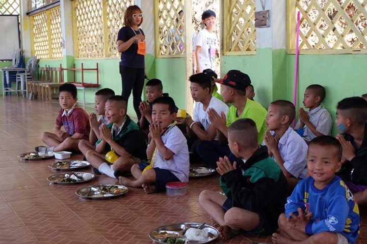 นิสิตสาขาวิชาพัฒนาสังคม คณะรัฐศาสตร์และสังคมศาสตร์ มหาวิทยาลัยพะเยา ดำเนินโครงการค่ายอาสาพัฒนาสังคม ณ บ้านแสนเจริญ ต.วาวี อ.แม่สรวย จ.เชียงราย