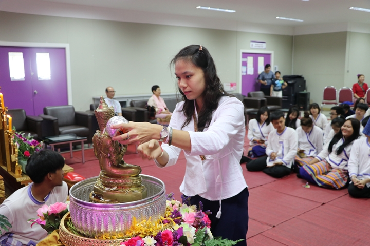 หน่วยกิจการนิสิตและทำนุบำรุงศิลปวัฒนธรรม ร่วมกับสโมสรนิสิตคณะรัฐศาสตร์และสังคมศาสตร์ มหาวิทยาลัยพะเยา ดำเนินโครงการสระเกล้าดำหัว ป๋าเวณีปี๋ใหม่เมือง ประจำปีการศึกษา 2561